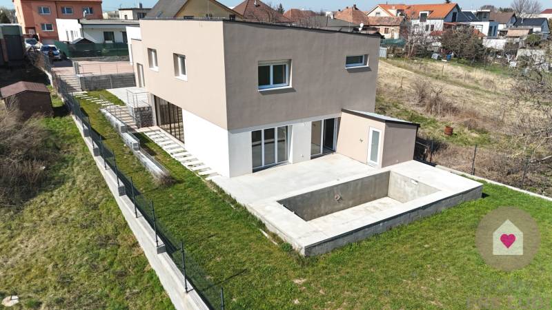Veľký rodinný dom Zavar
