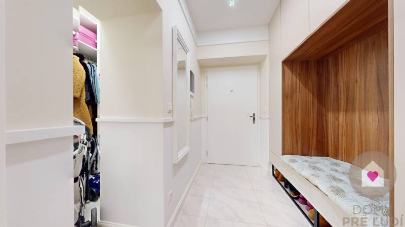Prenájom veľkometrážneho moderného 4i bytu s 2 balkónmi-Židovská ulica_Staré mesto