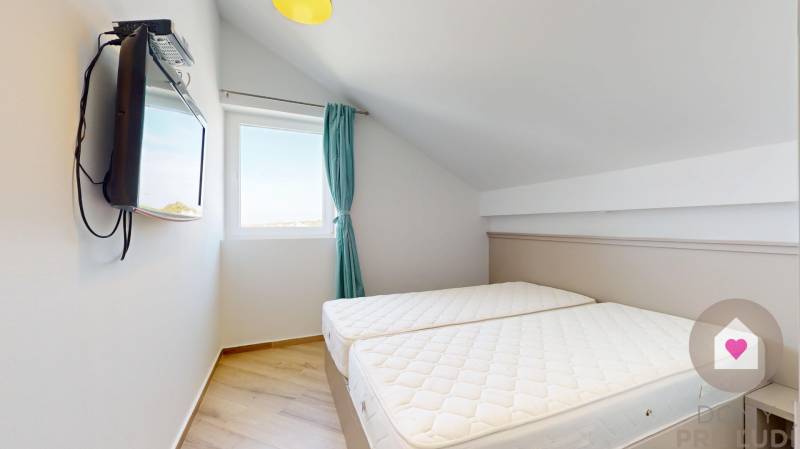 4i Apartmán s galériou, veľkou terasou a vlastným parkovaním - Mandre, ostrov Pag Chorvátsko