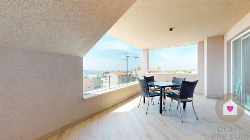 4i Apartmán s galériou, veľkou terasou a vlastným parkovaním - Mandre, ostrov Pag Chorvátsko