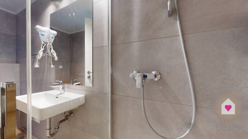 4i Apartmán s galériou, veľkou terasou a vlastným parkovaním - Mandre, ostrov Pag Chorvátsko