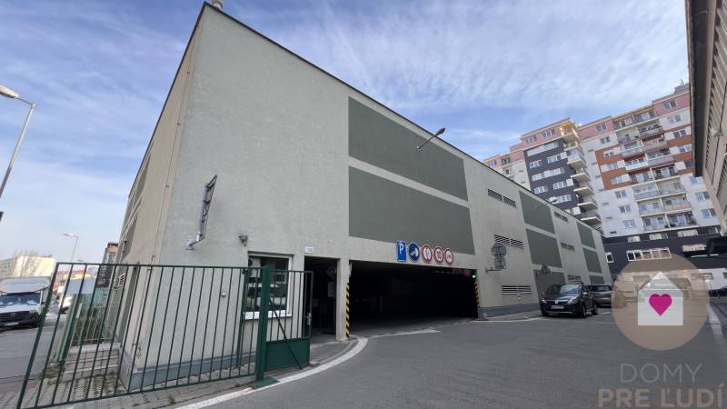 garažový dom_Mraziarenska_parkovacie státie na  predaj