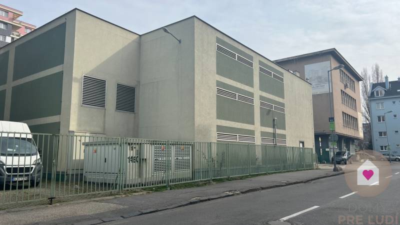 Garážový dom Mraziarenska_garéže na predaj
