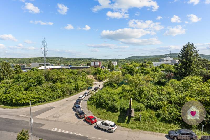 Predaj 4i bytu v novostavbe Čerešne s terasou, lodžiou, pivnicou a 2 garážovými park. státiami v Dúbravke na Poliankach