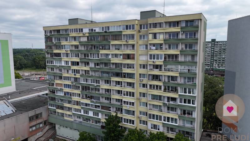 PETRZALKA-Kompletne-zrekonstruovana-2-garsonka-na-predaj-s-2-loggiami