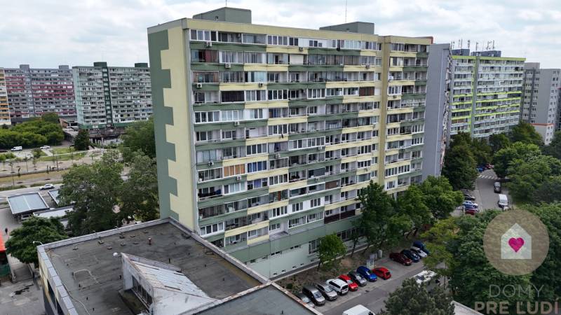 PETRZALKA-Kompletne-zrekonstruovana-2-garsonka-na-predaj-s-2-loggiami