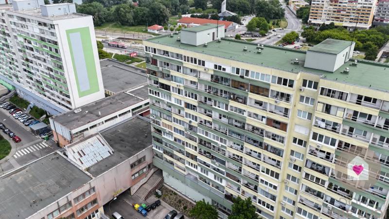 PETRZALKA-Kompletne-zrekonstruovana-2-garsonka-na-predaj-s-2-loggiami