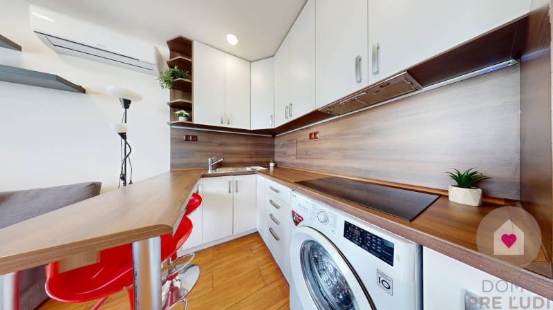 PETRZALKA-Kompletne-zrekonstruovana-2-garsonka-na-predaj-s-2-loggiami