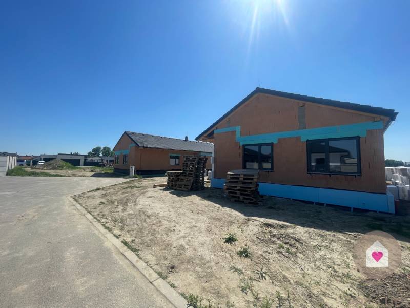 RD 4 izbový Senec, Karasova