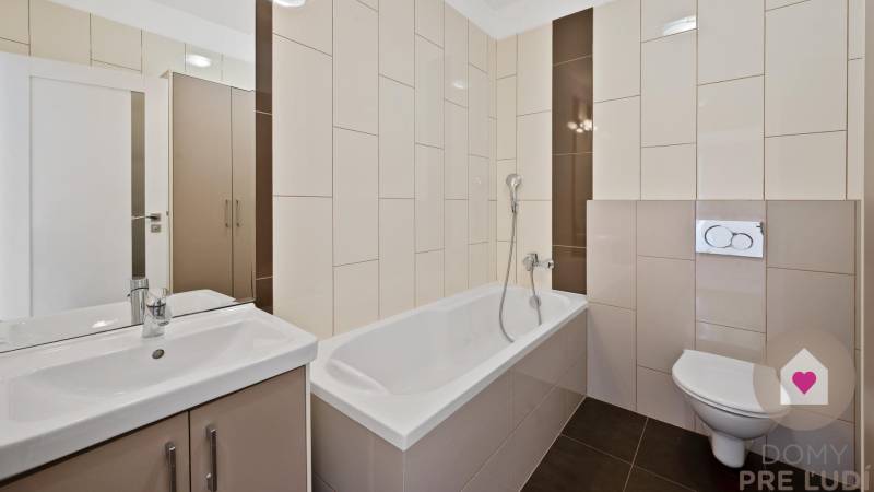 Predaj 5i rod. domu v súkromnej uličke s bazénom a garážou_pozemok 600 m2_ Tymiánová ul._Vrakuňa
