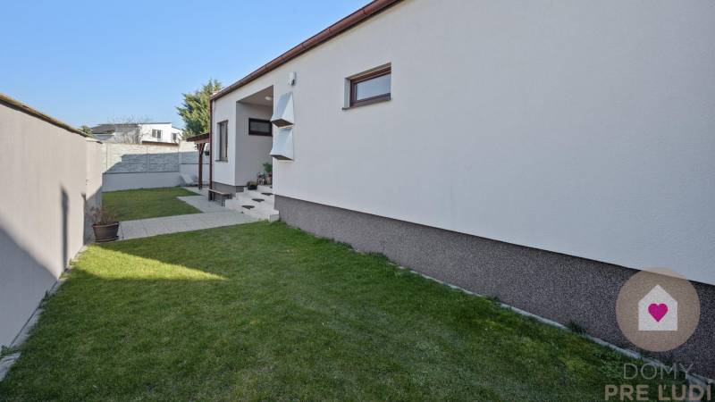Predaj 5i rod. domu v súkromnej uličke s bazénom a garážou_pozemok 600 m2_ Tymiánová ul._Vrakuňa