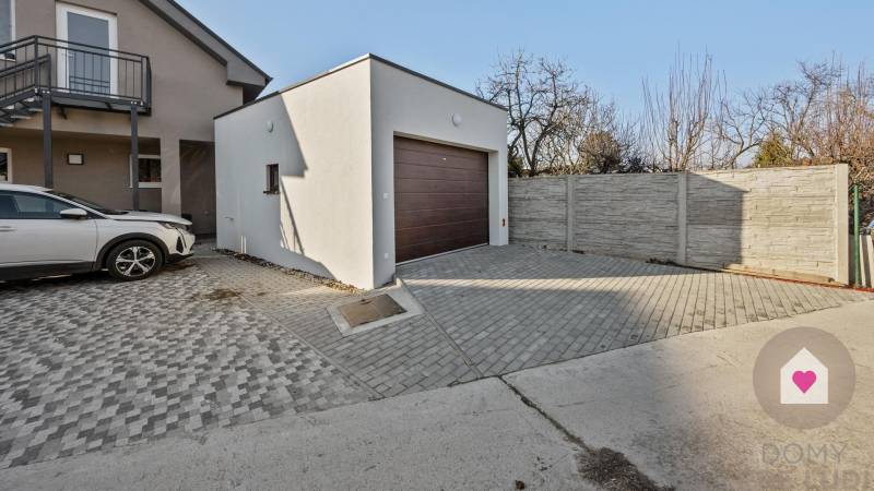 Predaj 5i rod. domu v súkromnej uličke s bazénom a garážou_pozemok 600 m2_ Tymiánová ul._Vrakuňa