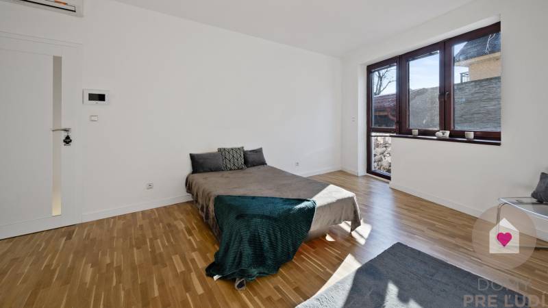 Predaj 5i rod. domu v súkromnej uličke s bazénom a garážou_pozemok 600 m2_ Tymiánová ul._Vrakuňa