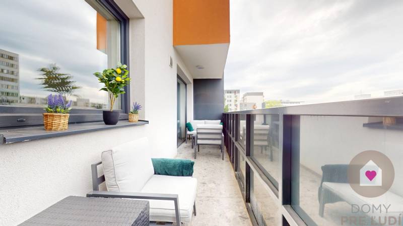 2i-novostavba-s-parkovanim-Mikovíniho ul.- Trnava- balkón