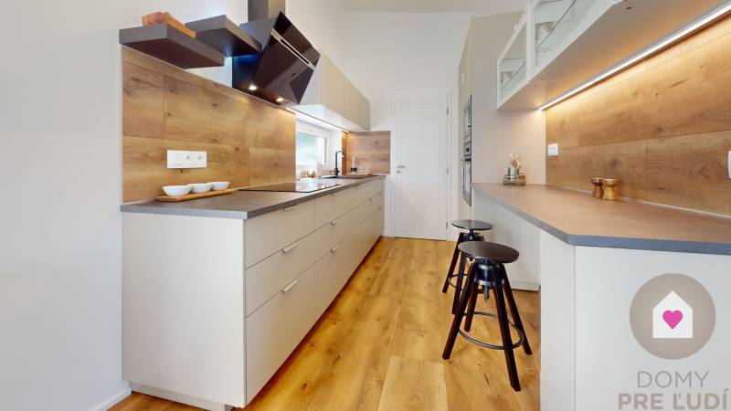 VOJKA-NAD-DUNAJOM-Moderny-rodinny-dom-v-sukromnom-areali-so-sluzbami-Kitchen.jpg