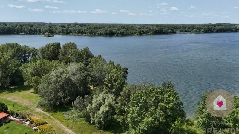 VOJKA-NAD-DUNAJOM-Moderny-rodinny-dom-v-sukromnom-areali-so-sluzbami_spoločné pláže