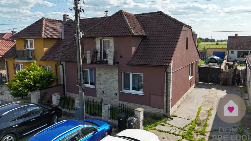 Dva rodinné domy na pozemku, SENICA