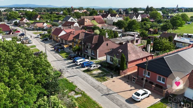 Dva rodinné domy na pozemku, SENICA