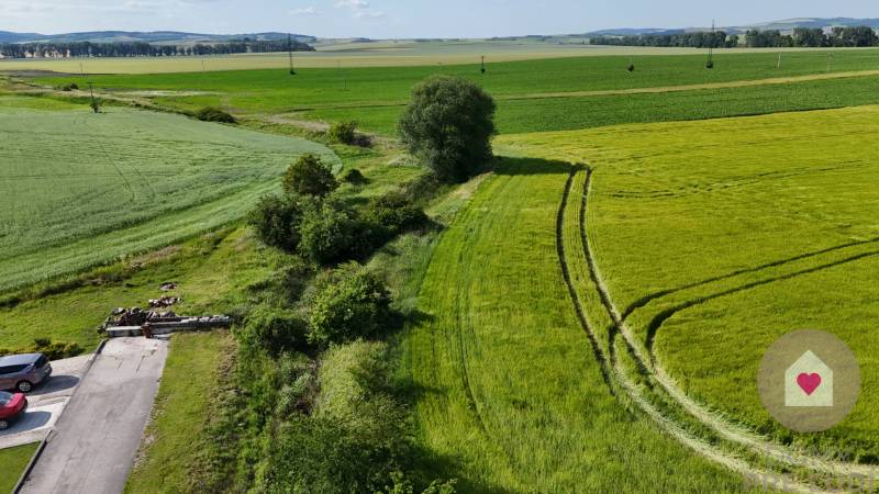 Dva rodinné domy na pozemku, SENICA