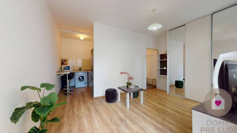 Prenájom prerobenej garsónky s balkónom pri OC Centrál_Dohnányho ul._Ružinov_Bratislava