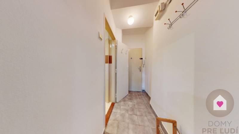 Prenájom prerobenej garsónky s balkónom pri OC Centrál_Dohnányho ul._Ružinov_Bratislava