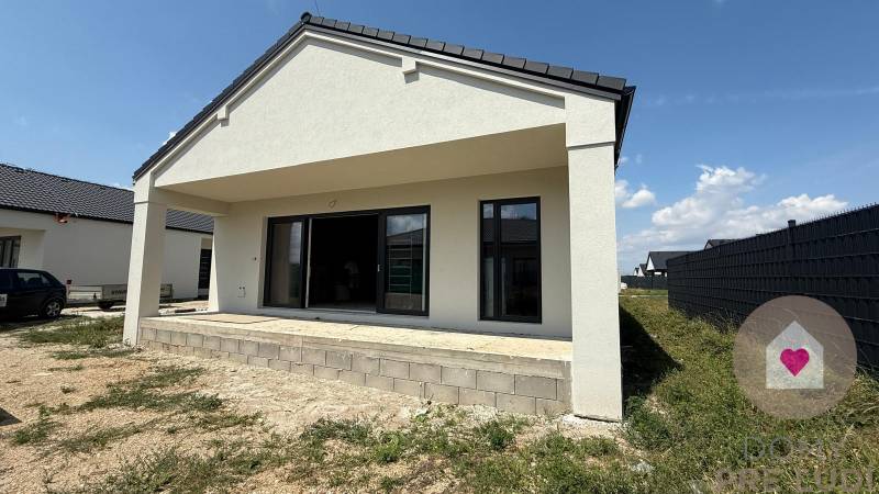 Predaj 4 izbový RD, SENEC, Karasova 