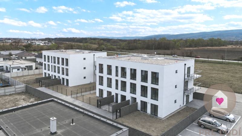 Byvajte v raji_Slovensky Grob_Novostavba na predaj (8).jpg