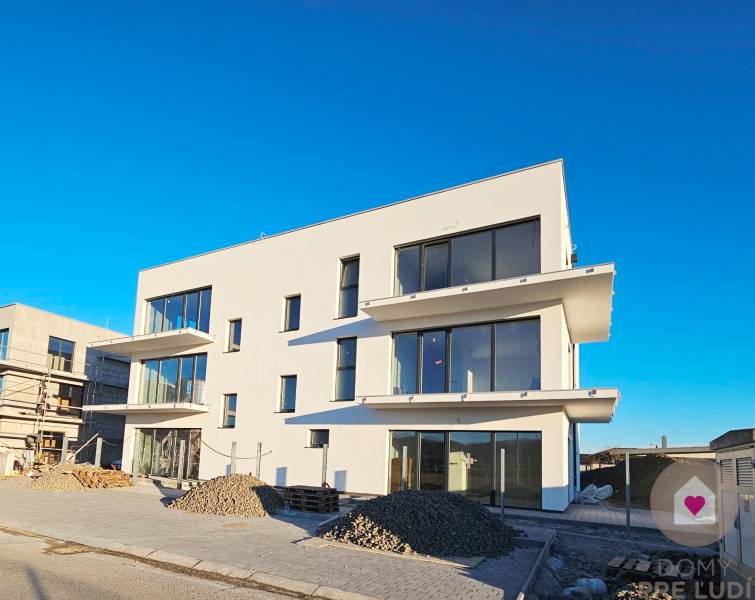 bytový dom Slovenský Grob, exteriér