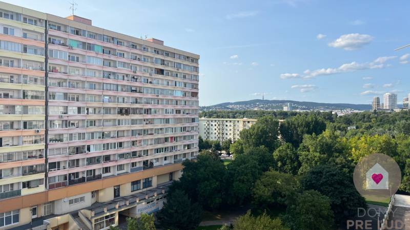 Prenájom prerobenej 2garsónky s 2 lodžiami na Šustekovej ul. na začiatku Petržalky