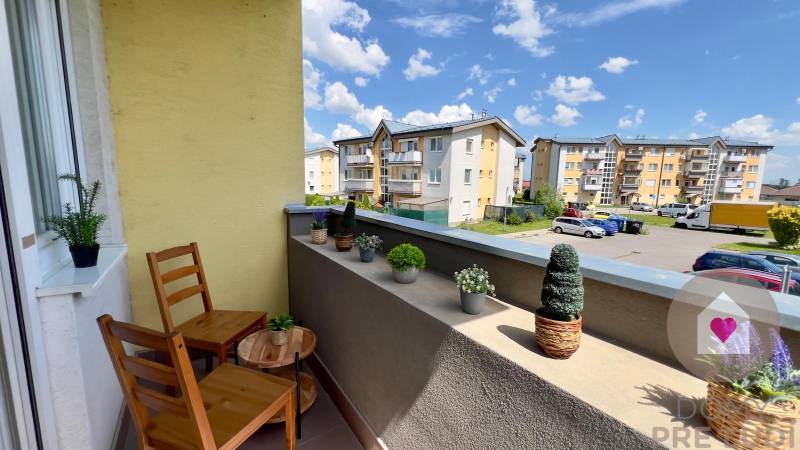 Prenájom prerobeného 2i bytu s balkónom_ulica M.R.Štefánika_Most pri BA_ balkón