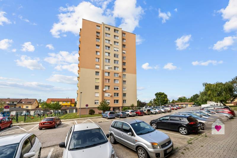 3i byt na predaj_Janka Jesenského_Senec_exterier BD
