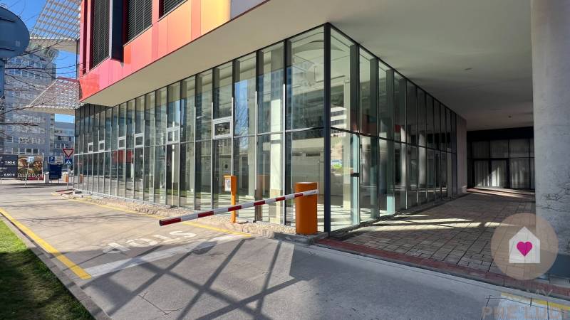 Plynarenska_obchodný priestor na prenájom_exterierový pohľad
