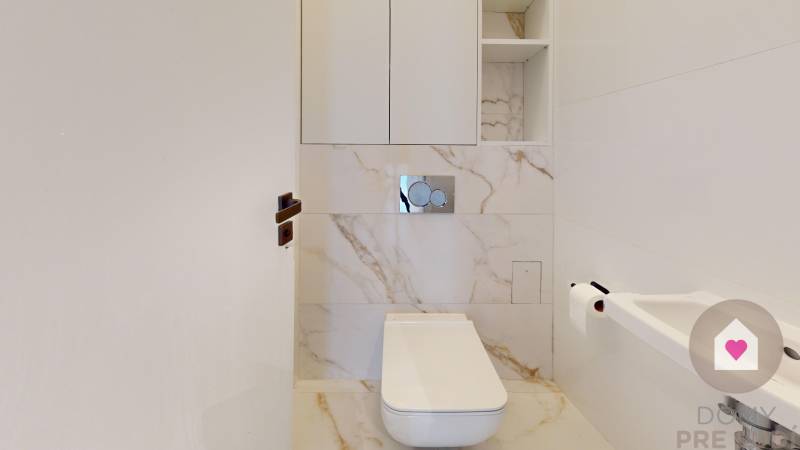 Sokolia-10a-Bathroom.jpg