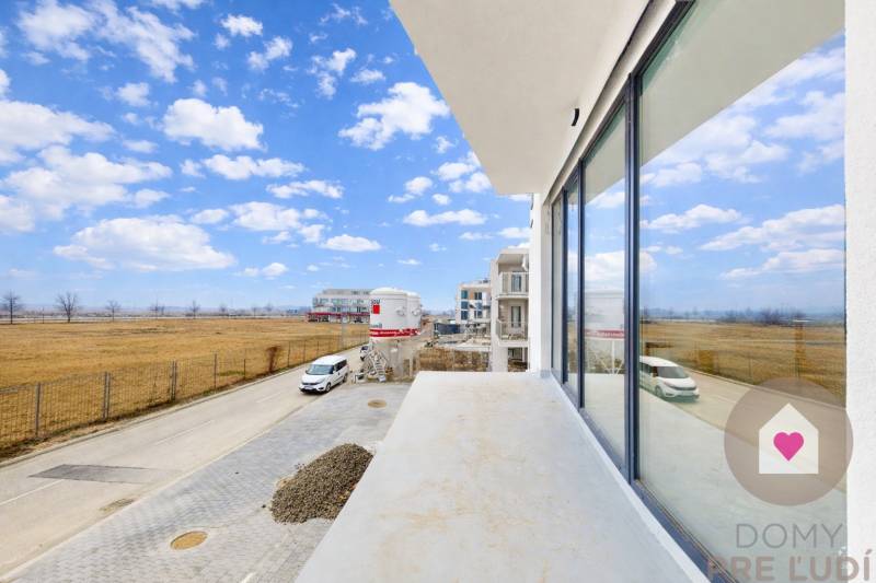 Byvajte v Raji - novostavba v Slovenskom Grobe na predaj  (9).jpg