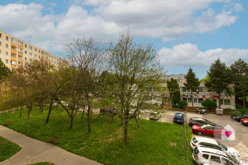 Prenájom zariadeného 3 izbového bytu_Beňadická ul._výhľad