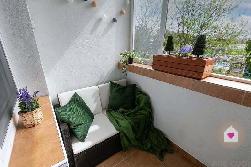 Prenájom zariadeného 3 izbového bytu_Beňadická ul._lodzia