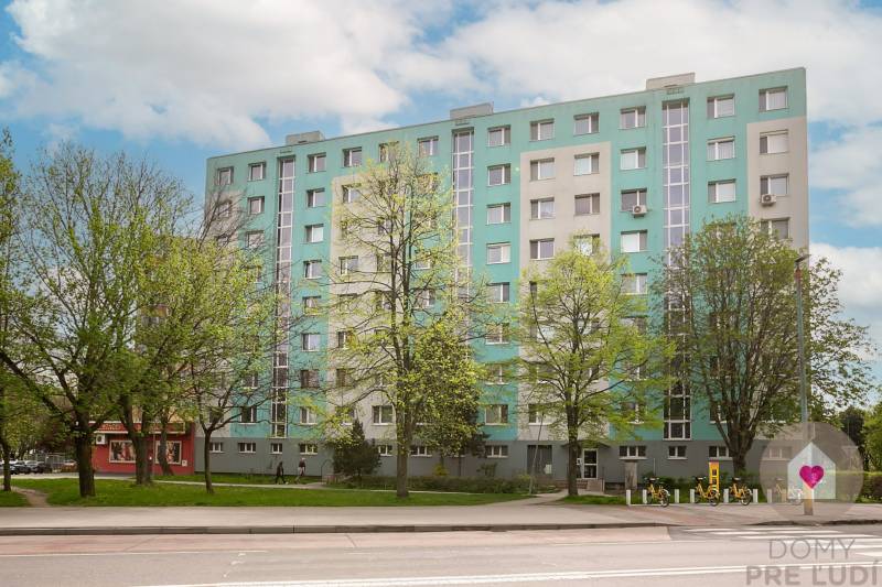 Prenájom zariadeného 3 izbového bytu_Beňadická ul._bytový dom