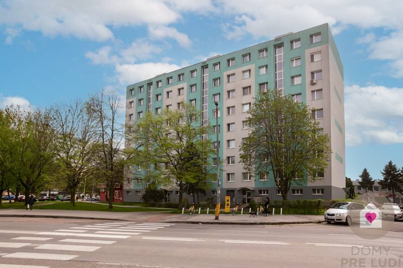 Prenájom zariadeného 3 izbového bytu_Beňadická ul._bytový dom