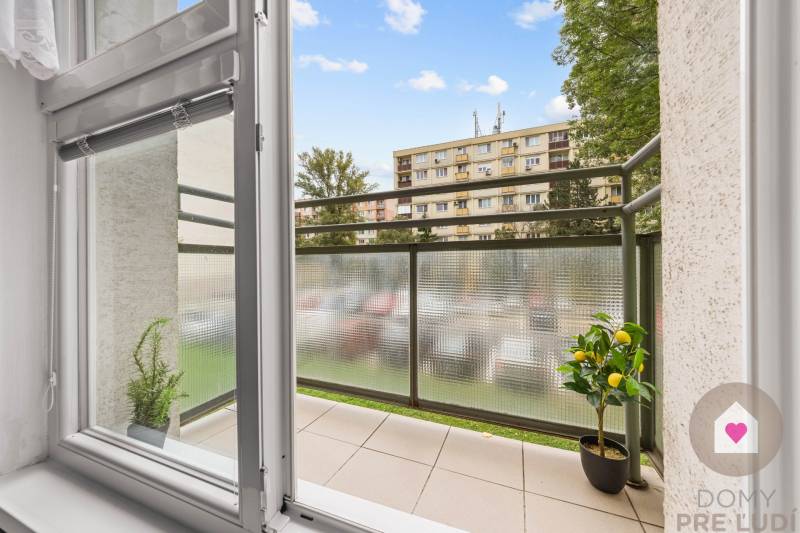 Predaj prerobeného 1i bytu s balkónom a pivnicou v skvelej lokalite na Exnárovej ul. v Ružinove