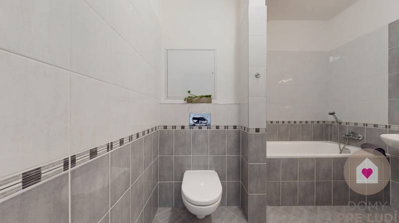 Prenájom zariadeného 2i bytu s výhľadom a klimatizáciou na Bosákovej ul. na začiatku Petržalky