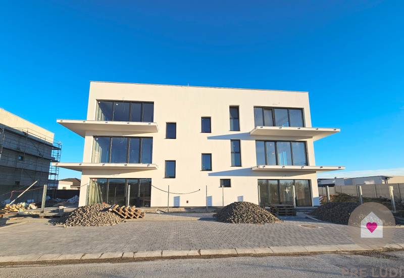 bytový dom Slovenský Grob, exteriér