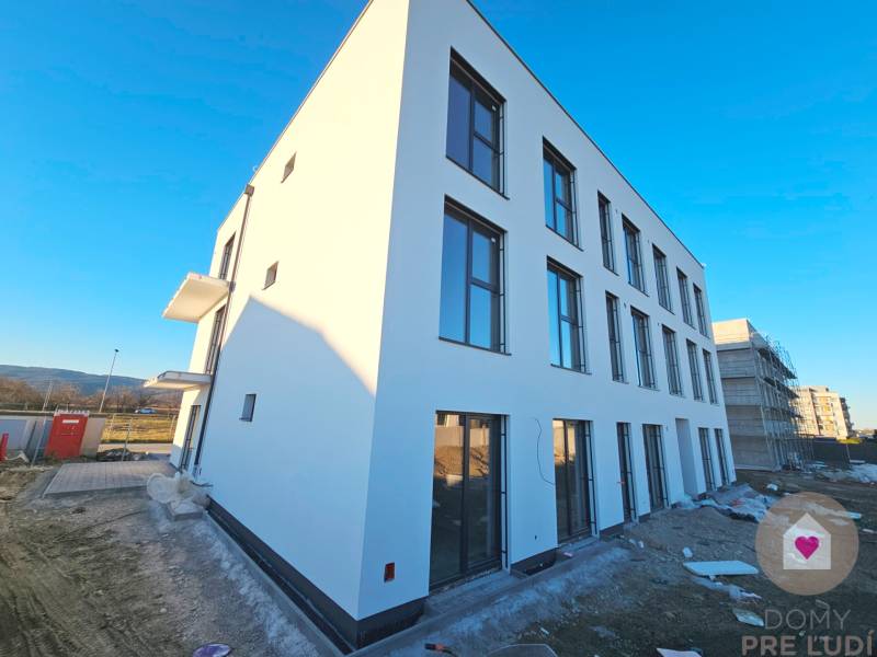 bytový dom Slovenský Grob, exteriér