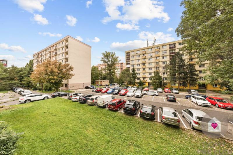 Prenájom prerobeného 1i bytu s balkónom a pivnicou v skvelej lokalite na Exnárovej ul. v Ružinove