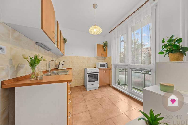 Prenájom prerobeného 1i bytu s balkónom a pivnicou v skvelej lokalite na Exnárovej ul. v Ružinove