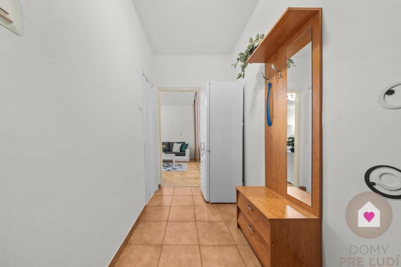 Prenájom prerobeného 1i bytu s balkónom a pivnicou v skvelej lokalite na Exnárovej ul. v Ružinove