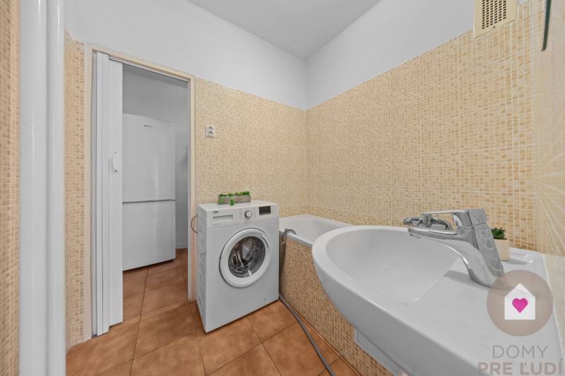 Prenájom prerobeného 1i bytu s balkónom a pivnicou v skvelej lokalite na Exnárovej ul. v Ružinove