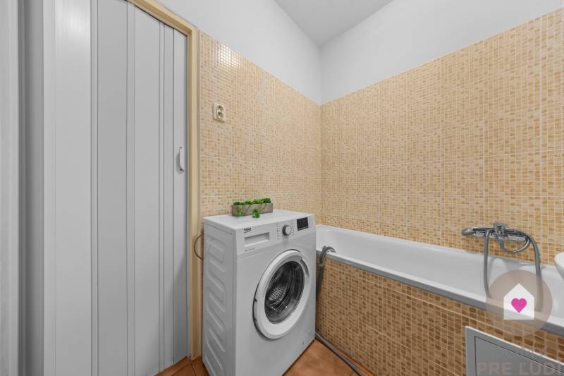 Prenájom prerobeného 1i bytu s balkónom a pivnicou v skvelej lokalite na Exnárovej ul. v Ružinove