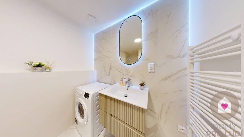 -Prenájom moderného, veľkého 1 bytu s priestrannou lodžiou v exluzívnom projekte Vydrica v Starom meste pod Hradným kopcom