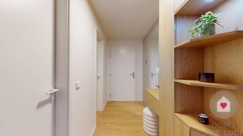 -Prenájom moderného, veľkého 1 bytu s priestrannou lodžiou v exluzívnom projekte Vydrica v Starom meste pod Hradným kopcom