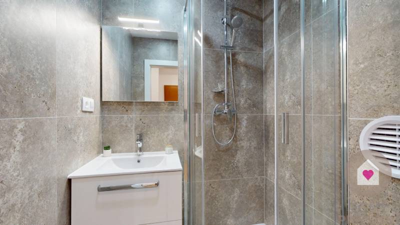 Prenájom kompletne prerobeného 3 izbového bytu pri OC Centrál na rozhraní Starého mesta a Ružinova